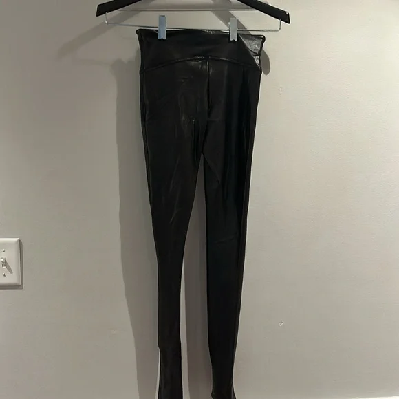 SPANX faux leather black leggings - Picture 4 of 4